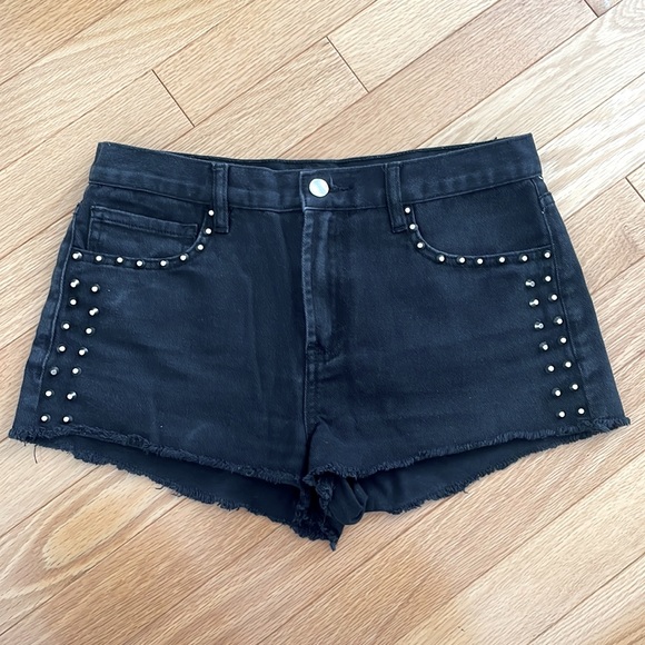✨3/$20 FOREVER21 Black Studded Shorts - Picture 1 of 3